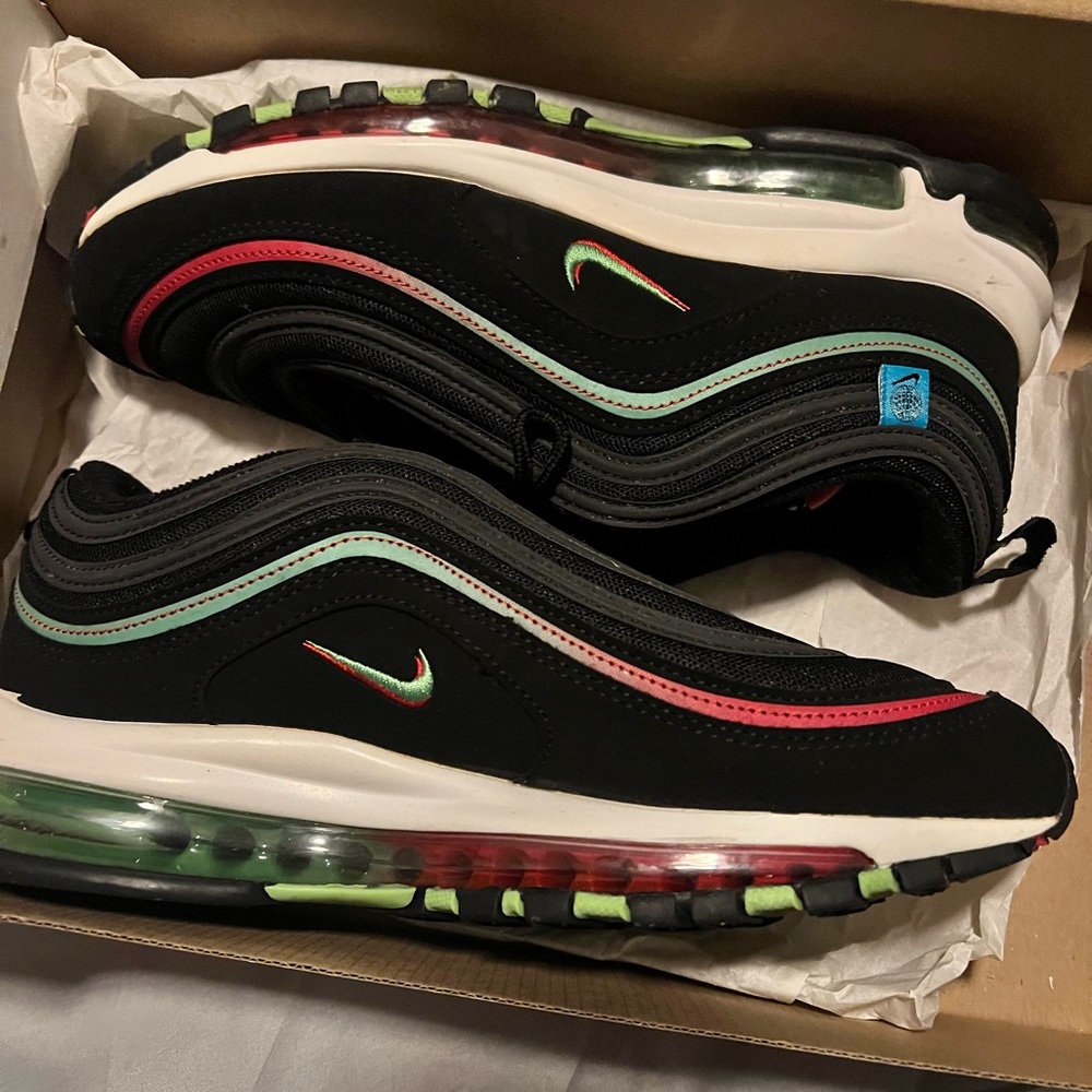 Black Nikes air max 97